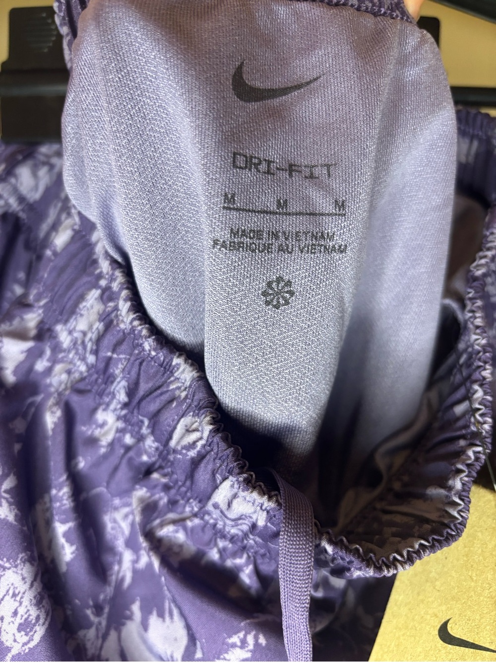 Nike Dri-FIT Women’s M Purple Abstract Print Running Athletic Shorts NWT - Picture 4 of 8